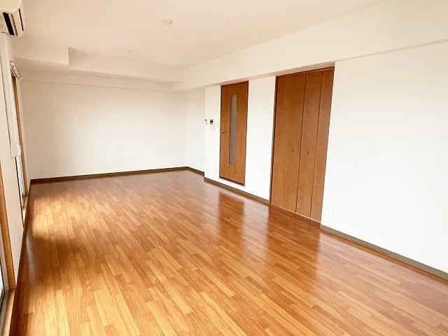 STキューブ Cタイプのバルコニー側から見た居室